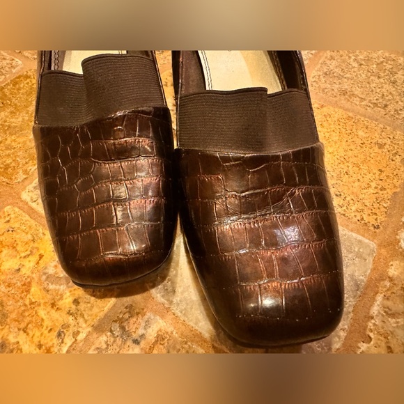 LifeStride Brown Crocodile Print Low heel - Picture 7 of 16